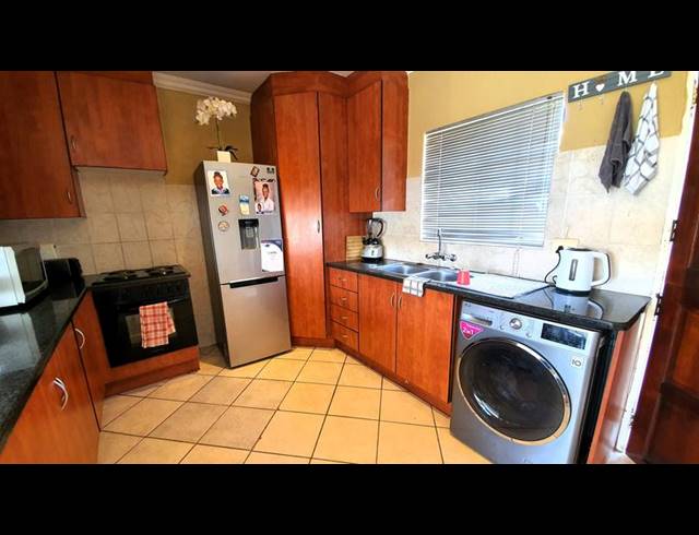 2 BEDROOM TOWNHOUSE FOR SALE IN ANNLIN